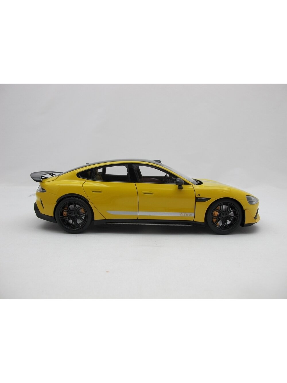 Xiaomi SU7 Ultra 1:18 Die-cast Model Car | Lightning Yellow | Zinc alloy, ABS, SAN, PVC 3 Xiaomi SU7 Ultra 1:18 Die-cast Model Car | Lightning Yellow | Zinc alloy, ABS, SAN, PVC 3