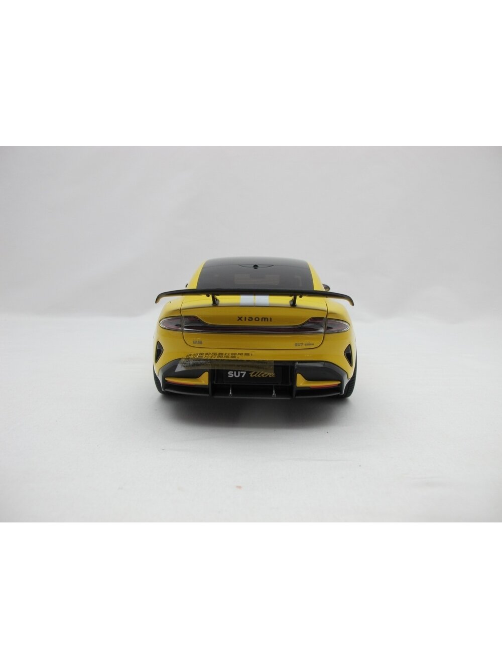 Xiaomi SU7 Ultra 1:18 Die-cast Model Car | Lightning Yellow | Zinc alloy, ABS, SAN, PVC 4 Xiaomi SU7 Ultra 1:18 Die-cast Model Car | Lightning Yellow | Zinc alloy, ABS, SAN, PVC 4