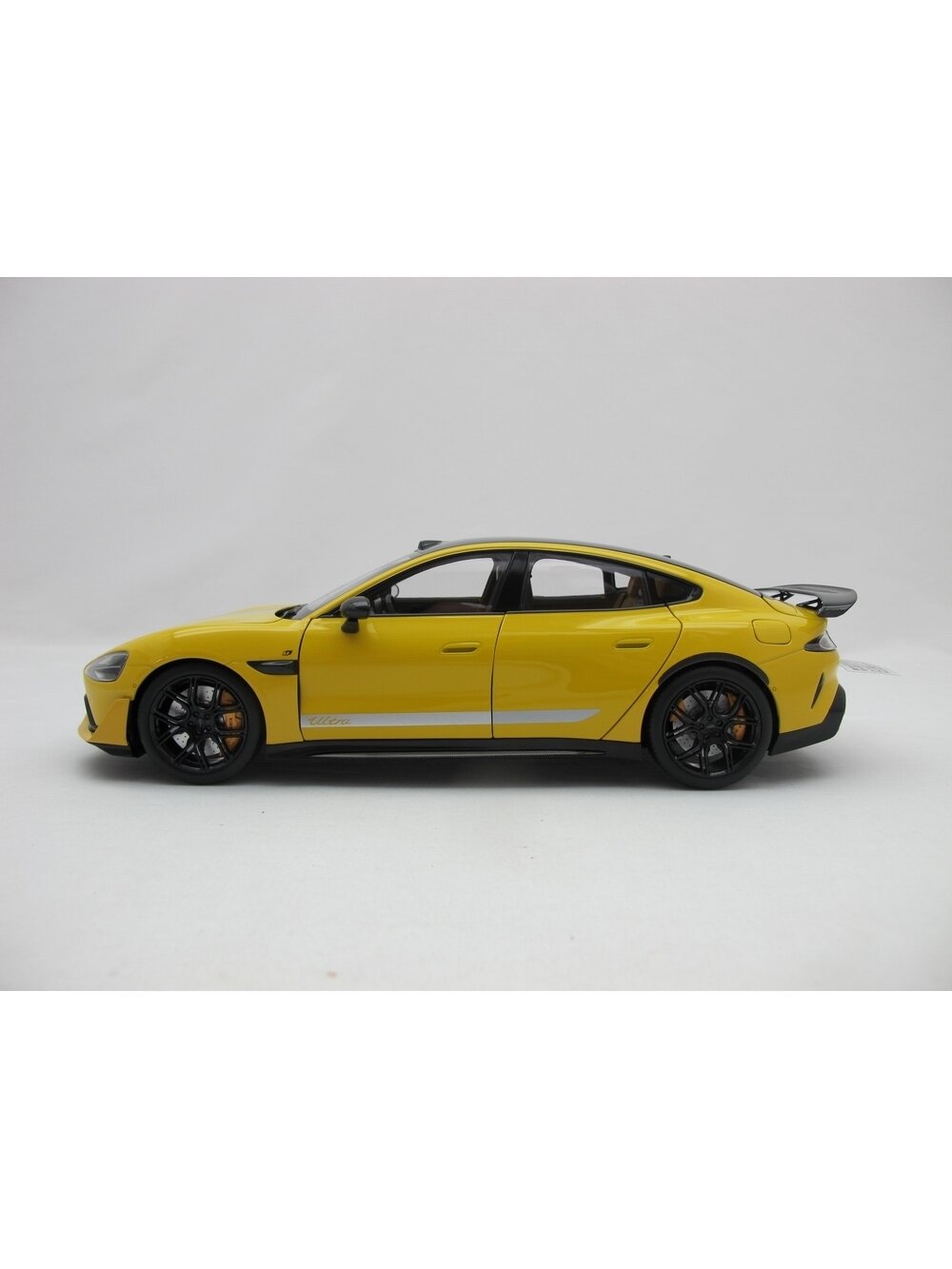 Xiaomi SU7 Ultra 1:18 Die-cast Model Car | Lightning Yellow | Zinc alloy, ABS, SAN, PVC 5 Xiaomi SU7 Ultra 1:18 Die-cast Model Car | Lightning Yellow | Zinc alloy, ABS, SAN, PVC 5