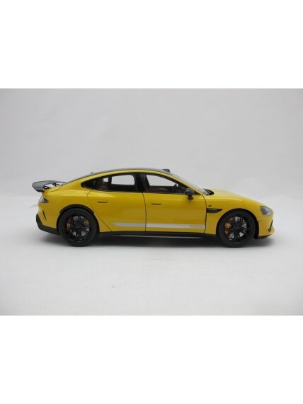 Xiaomi SU7 Ultra 1:18 Die-cast Model Car | Lightning Yellow | Zinc alloy, ABS, SAN, PVC 3 Xiaomi SU7 Ultra 1:18 Die-cast Model Car | Lightning Yellow | Zinc alloy, ABS, SAN, PVC 3